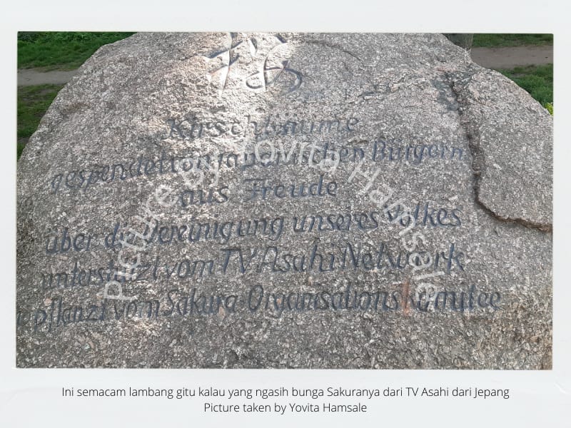 Lambang penyerahan bunga sakura dari Jepang ke Jerman